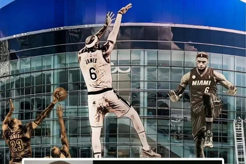 糕的舆论环, 立雕像