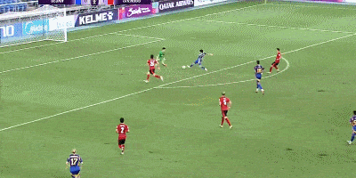 样替补登场, 的后防线