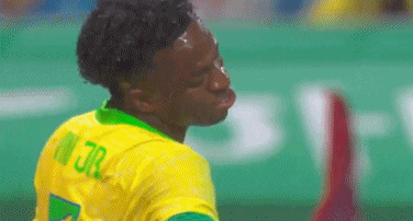 维尼修斯左, 下半场开始 维尼修斯左, 下半场开始