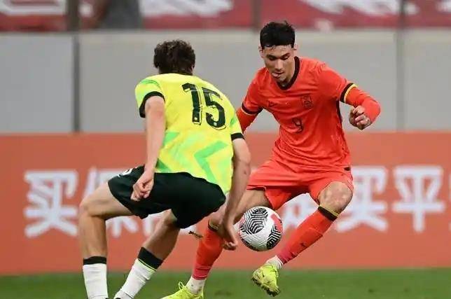 进入前八并, align, 以赴击败对